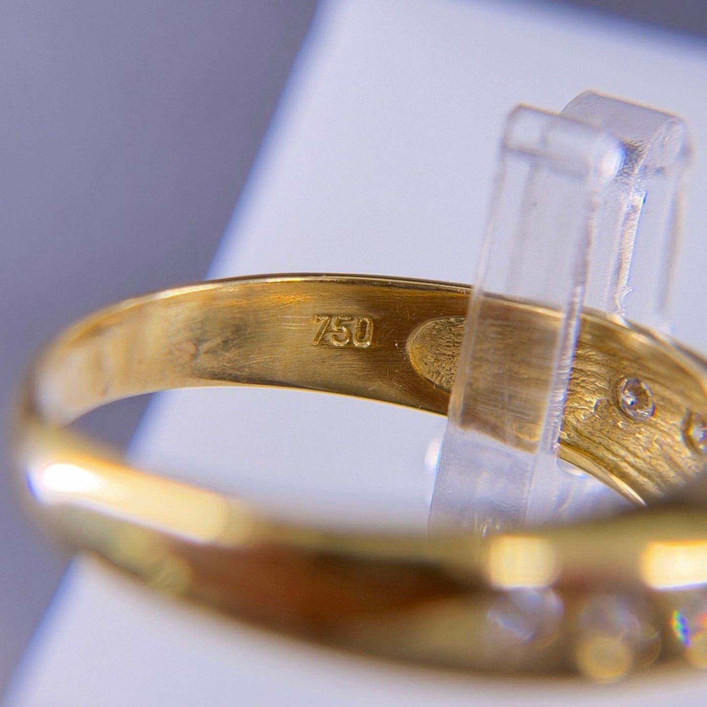 750er Goldring 0.1 ct.