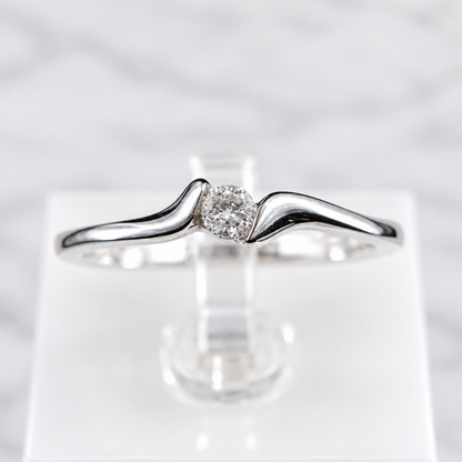 Curved solitaire Ring