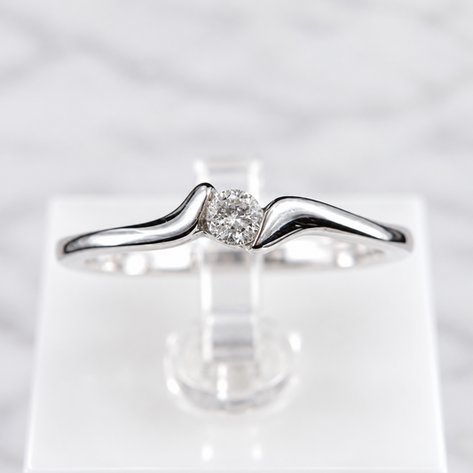 Curved solitaire Ring