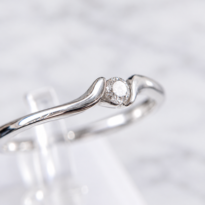 Curved solitaire Ring