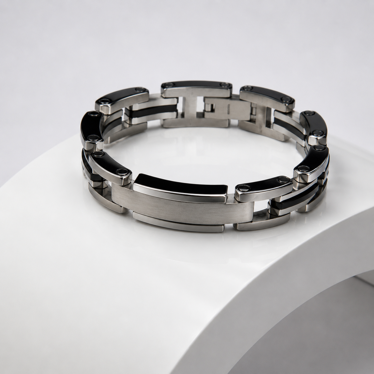Iron Pulse Armband