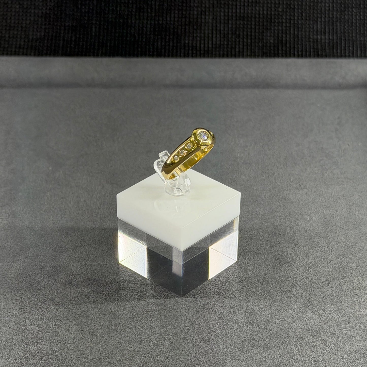 750er Goldring 0.1 ct.
