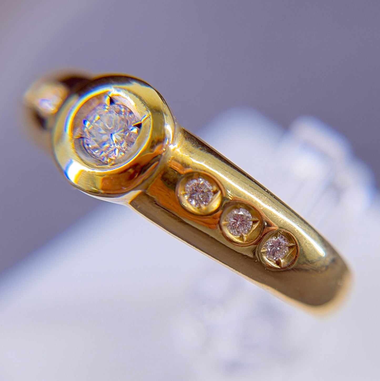 750er Goldring 0.1 ct.