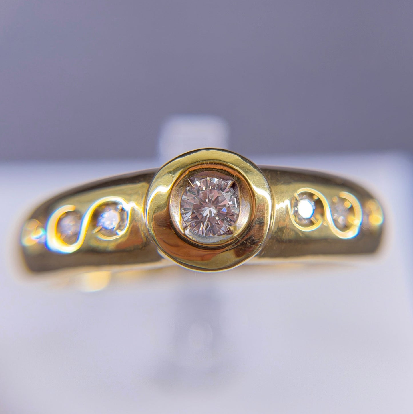 750er Goldring 0.1 ct.