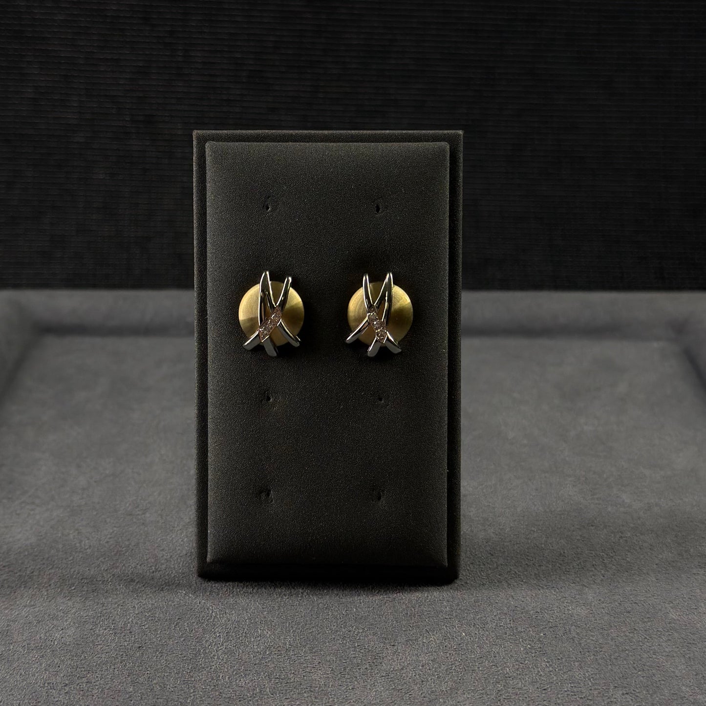 Duo-Tone Cross Ohrstecker