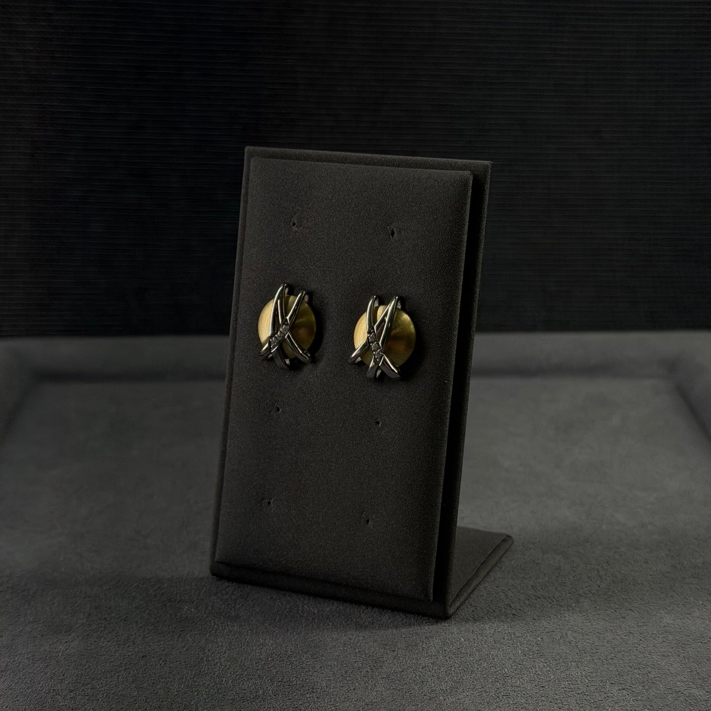 Duo-Tone Cross Ohrstecker