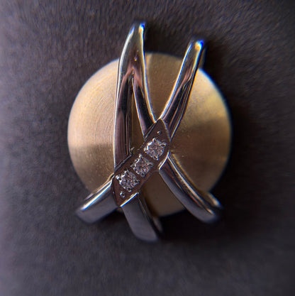 Duo-Tone Cross Ohrstecker