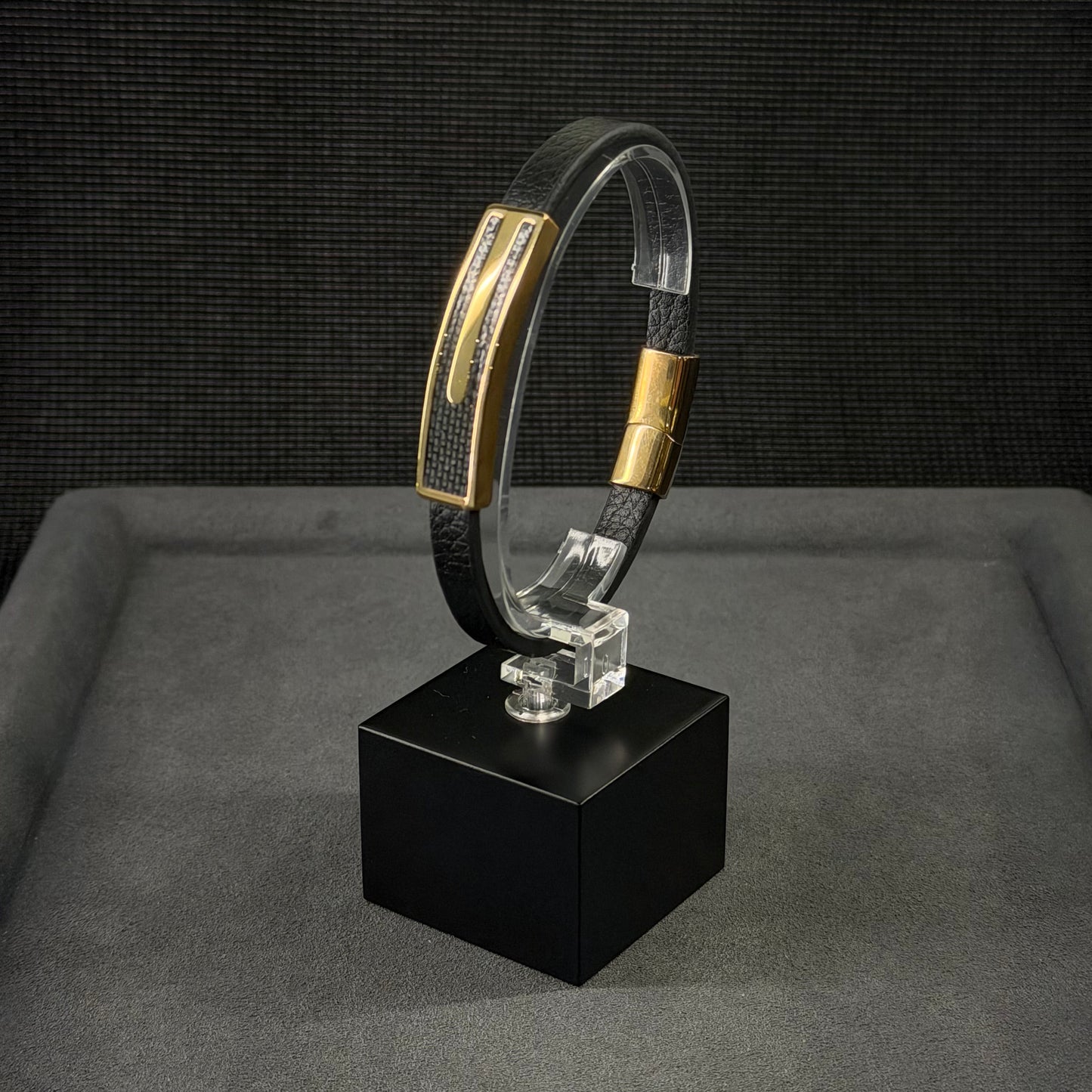 Urban Carbon Armband