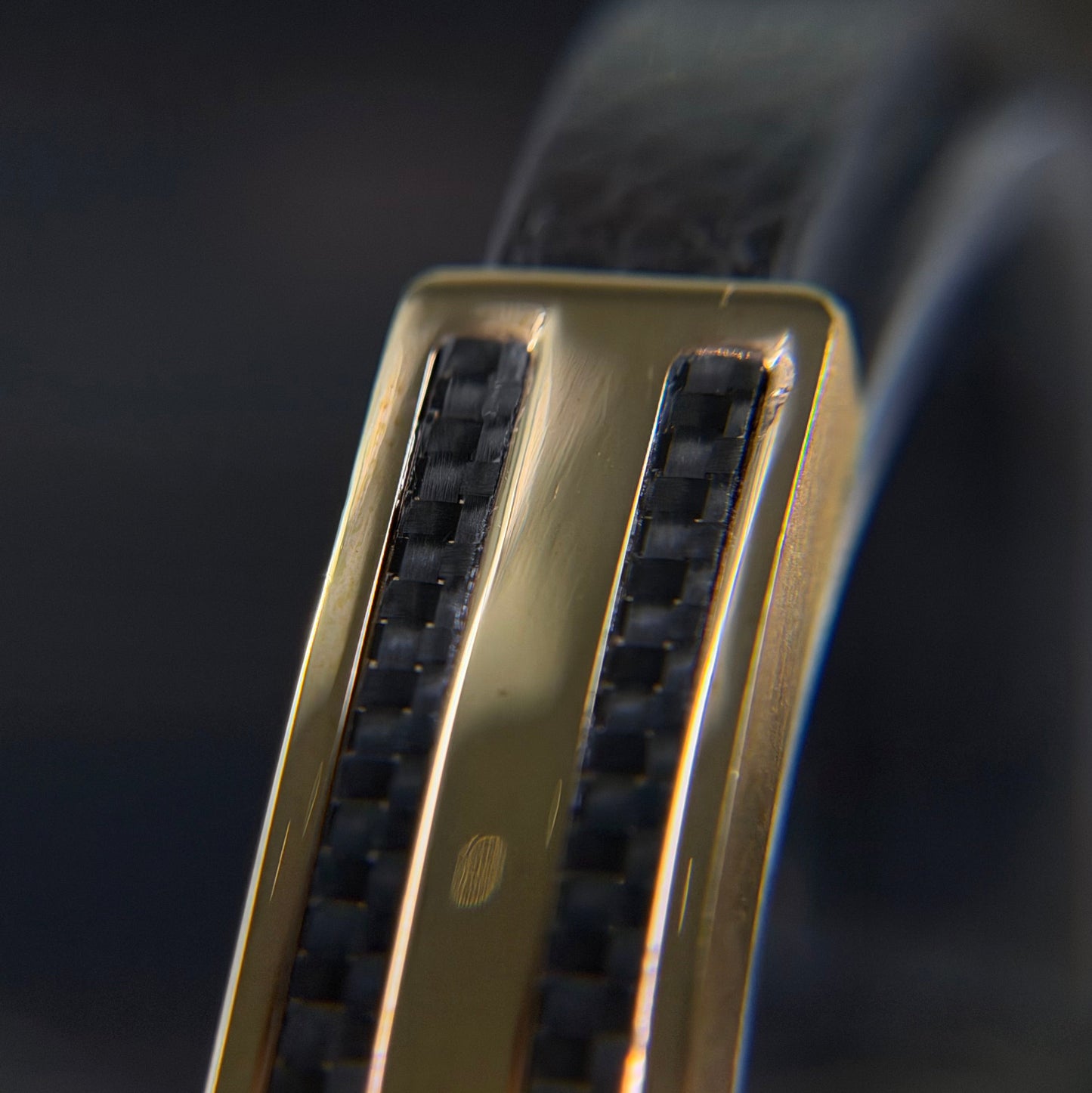 Urban Carbon Armband