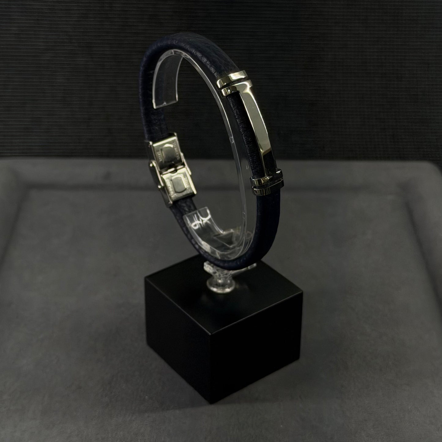 Silver H Armband
