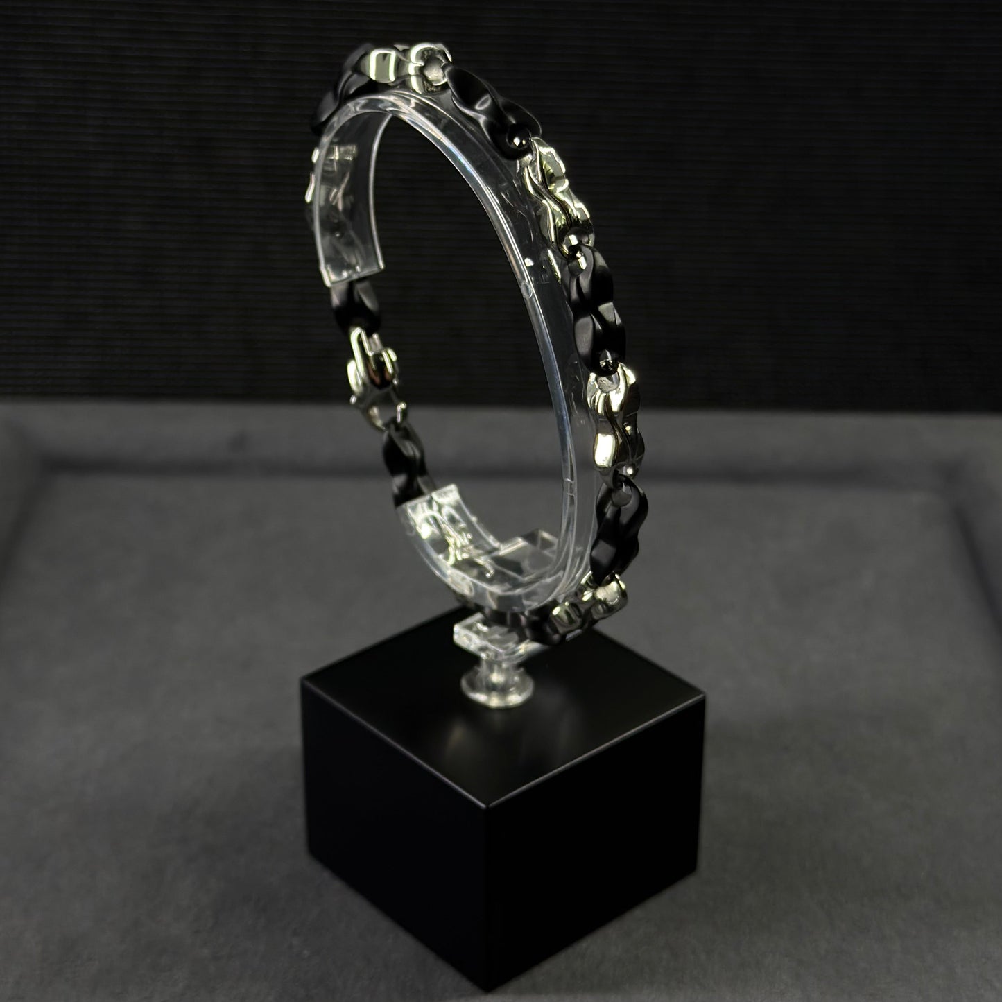 Dark Element Armband