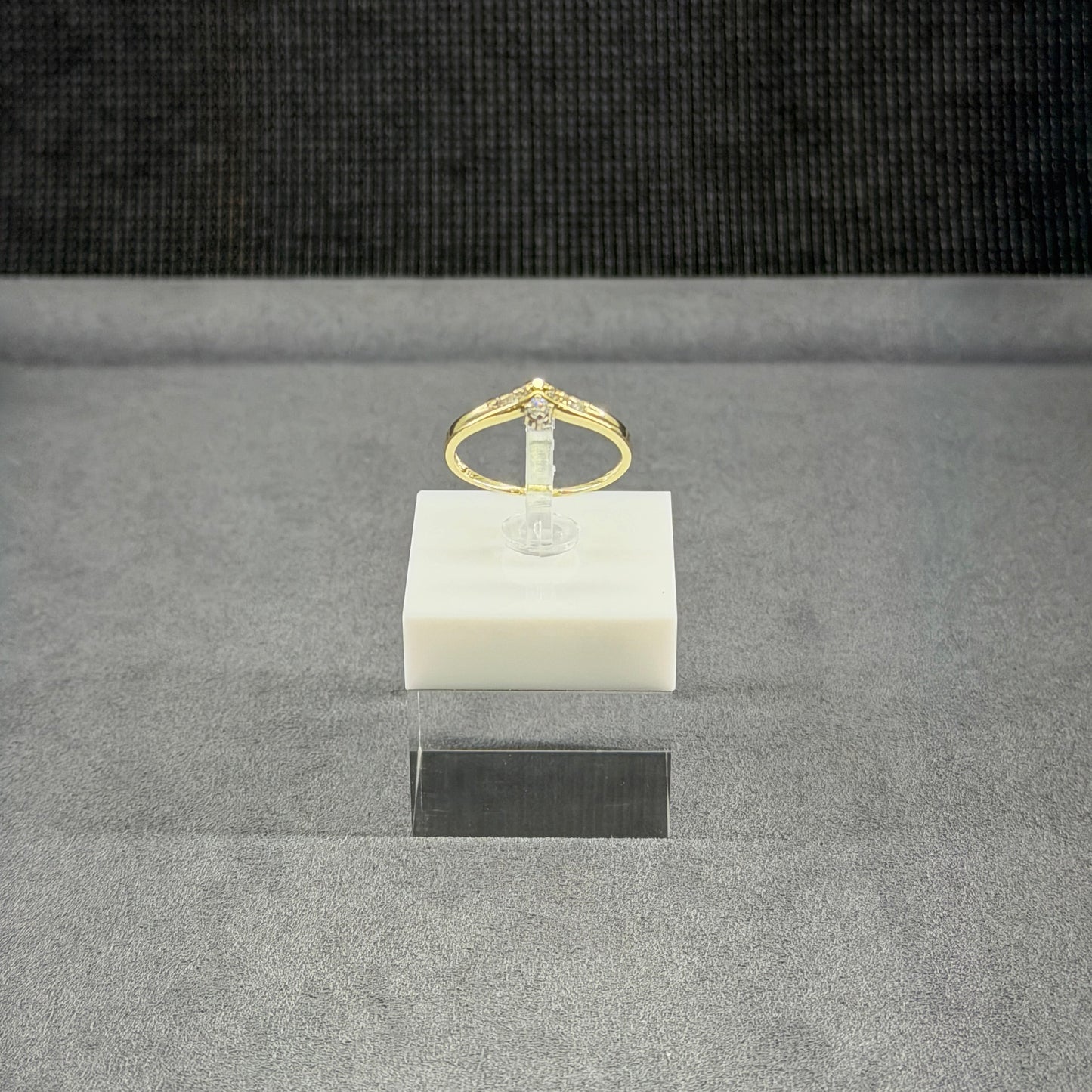 585er Goldring mit 7x 0.01 ct. u. 1x 0.03 ct.