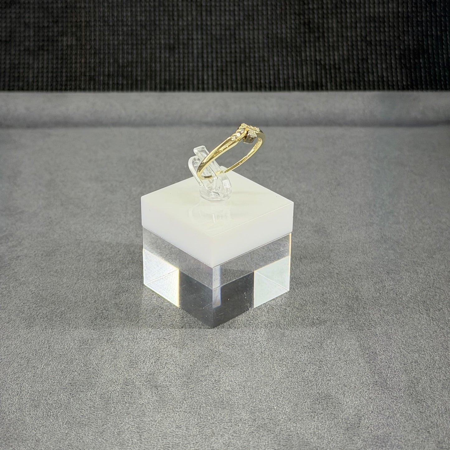 585er Goldring mit 7x 0.01 ct. u. 1x 0.03 ct.