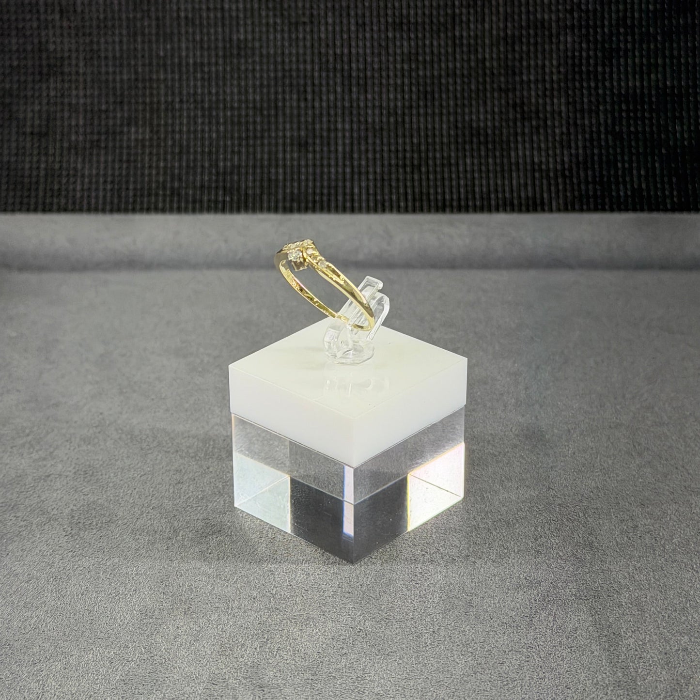 585er Goldring mit 7x 0.01 ct. u. 1x 0.03 ct.