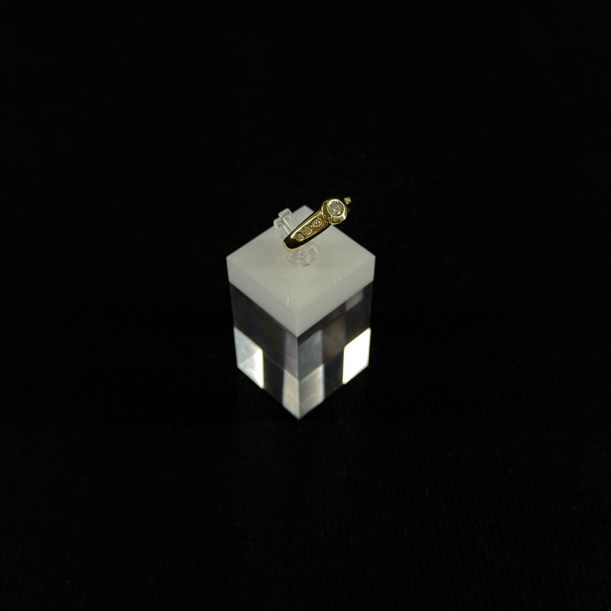 750er Goldring 0.1 ct.