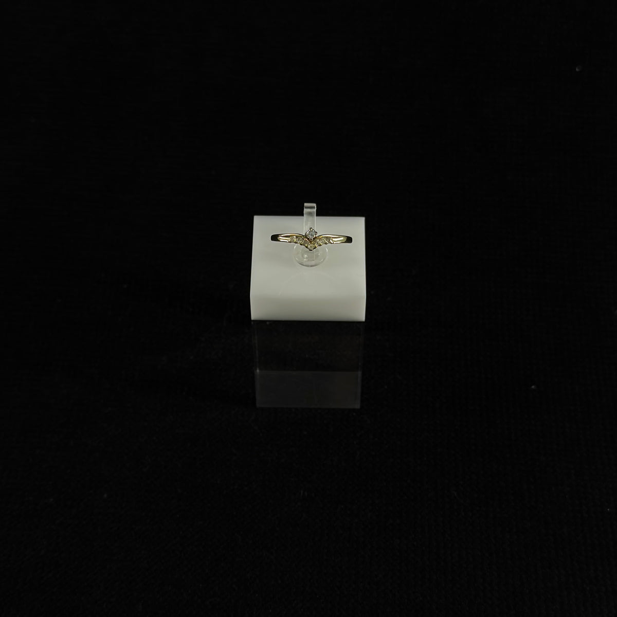 585er Goldring mit 7x 0.01 ct. u. 1x 0.03 ct.