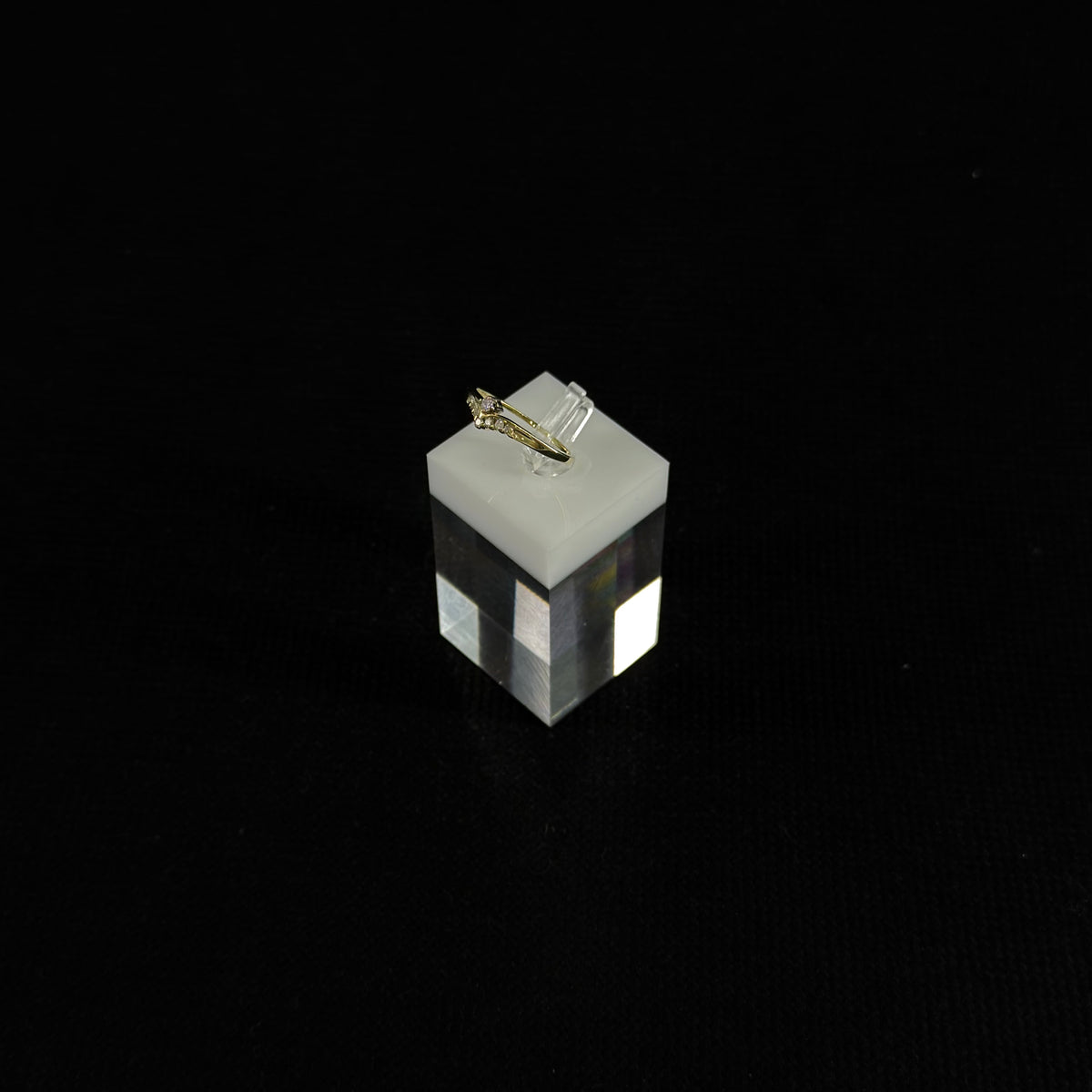 585er Goldring mit 7x 0.01 ct. u. 1x 0.03 ct.